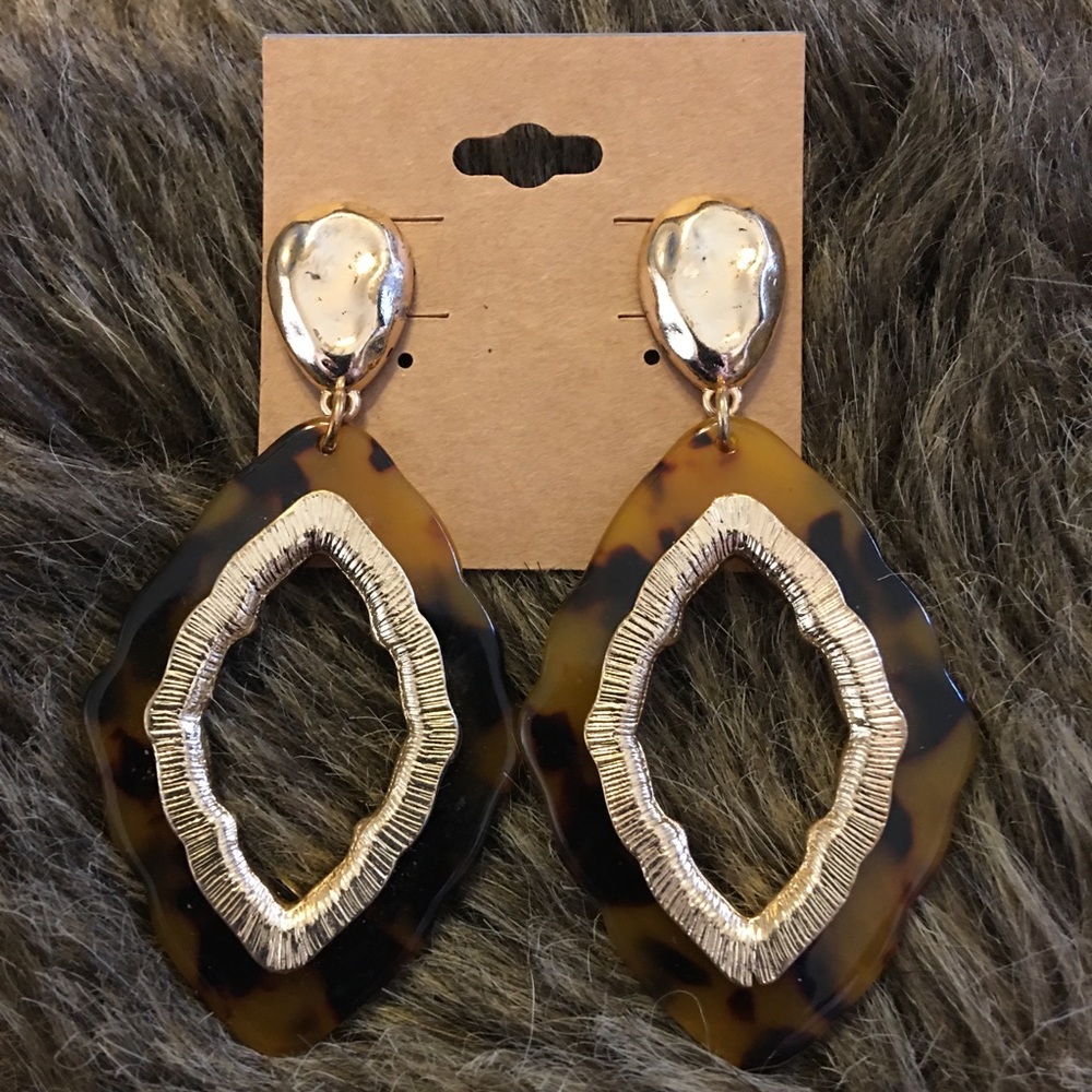 Faux tortoise shiny gold tone statement earrings